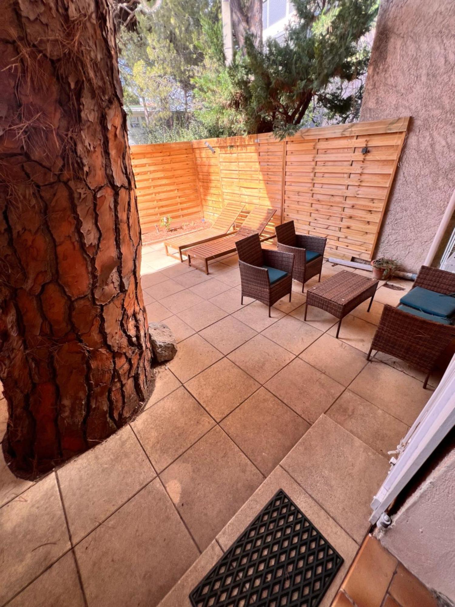 Sympathique studio en Rez de jardin dans résidence Hyères Extérieur photo